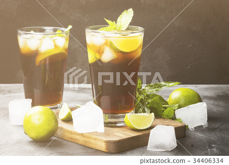Two glasses of cocktail Cuba Libre 34406334