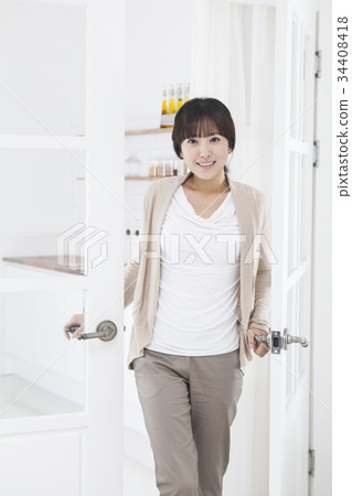 door, very small, minute 34408418