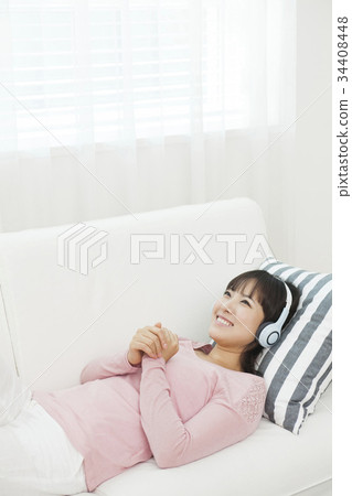 年輕的女人 年輕的女人 34408448