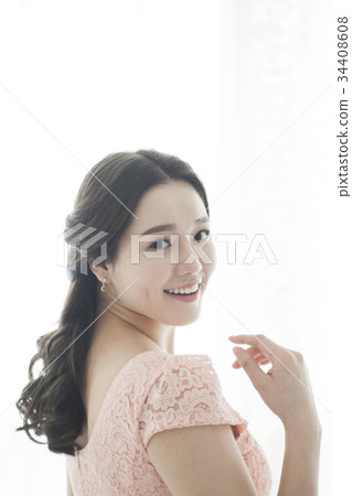 年輕的女人 34408608