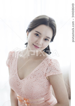 年輕的女人 年輕的女人 34408649