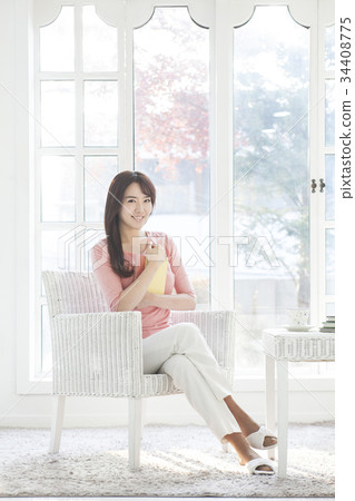 Young woman Young woman 34408775