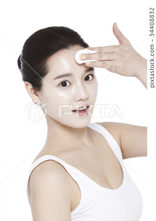 Young woman 34408832