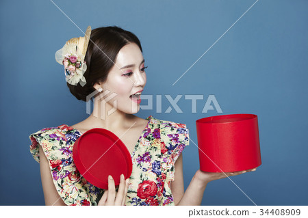 年輕的女人 年輕的女人 34408909
