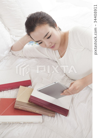 年輕女孩，iPad mini 34408911