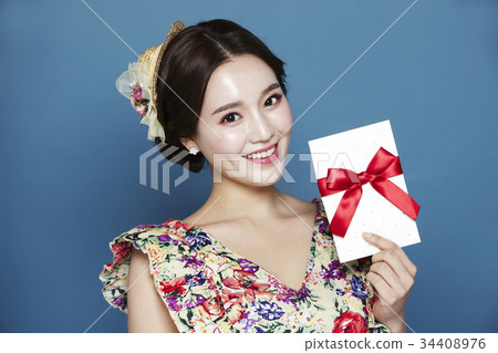 Young woman Young woman 34408976
