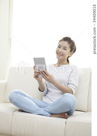 年輕女孩,iPad mini 年輕女孩,iPad mini 34409018