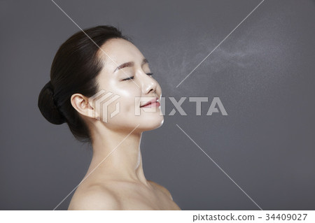 Young woman 34409027