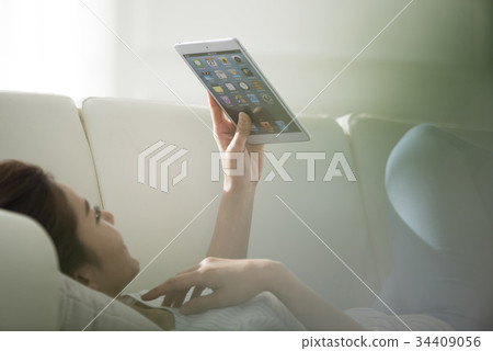 年輕女孩，iPad mini 34409056