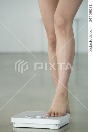 年輕的女人 年輕的女人 34409081