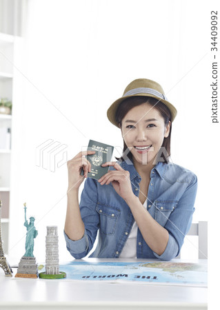 Young woman 34409092