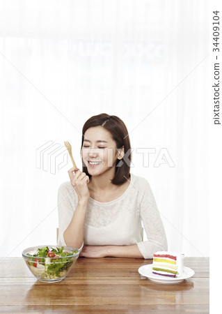 Young woman 34409104