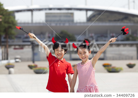Children, red devil Children, red devil 34409726