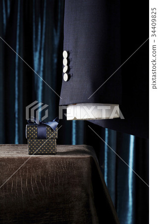 Gifts, suits 34409825