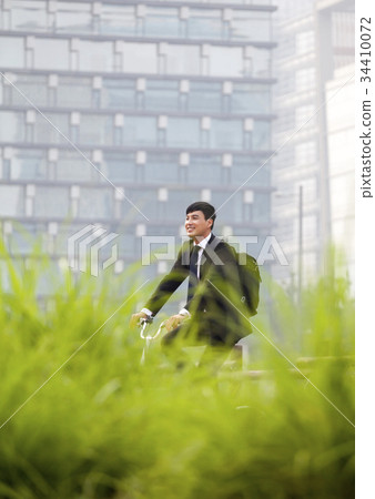 Businessman 34410072