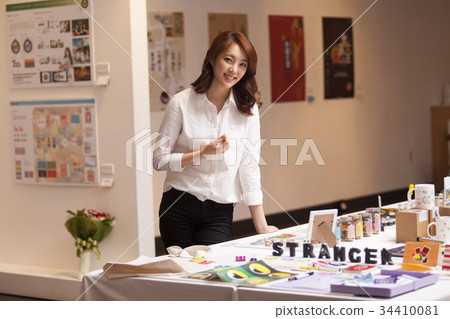 年輕的女孩，畫廊 34410081