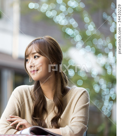 年輕的女人 34410229