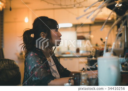 女生 女孩 女性 34410256