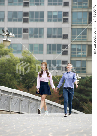 年輕的女人,朋友 年輕的女人,朋友 34410576