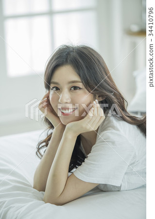 年輕的女人 34410796