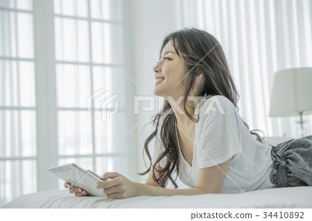 年輕的女人 年輕的女人 34410892