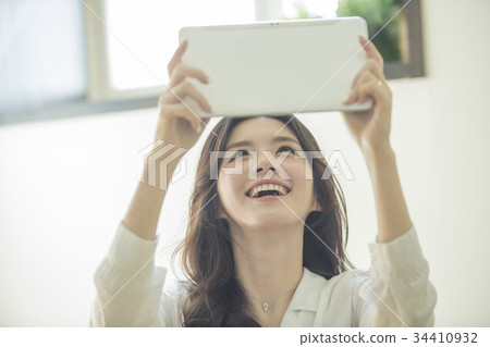 年輕的女人 34410932