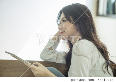 年輕的女人 34410948