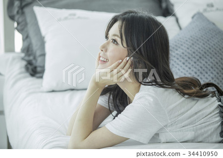 年輕的女人 年輕的女人 34410950