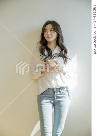 Young woman Young woman 34411068