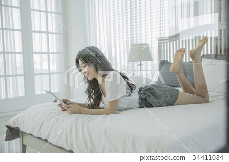 年輕的女人 年輕的女人 34411084