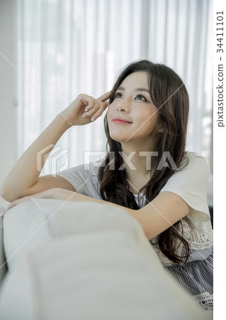 Young woman Young woman 34411101