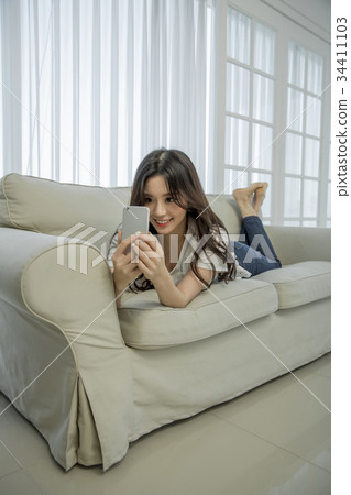 年輕的女人 34411103