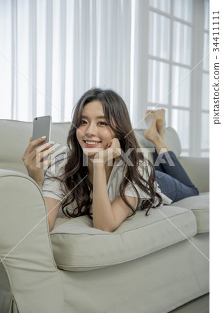 年輕的女人 34411111