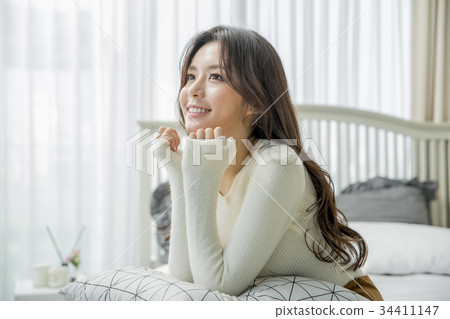 年輕的女人 年輕的女人 34411147
