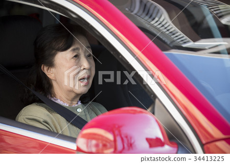 駕駛老人的形象 駕駛老人的形象 34413225