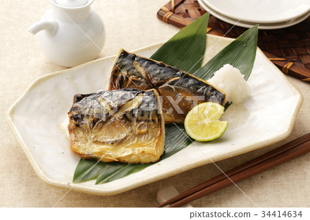 Grilled mackerel with salt Grilled mackerel with salt 34414634