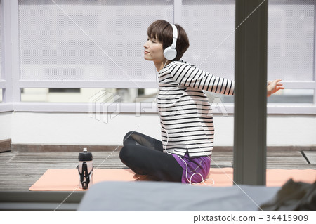 女性生活方式放鬆伸展瑜伽 女性生活方式放鬆伸展瑜伽 34415909