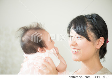 微笑媽媽撫養寶寶 微笑媽媽撫養寶寶 34419128