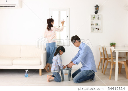 Cleaning Family 34419814
