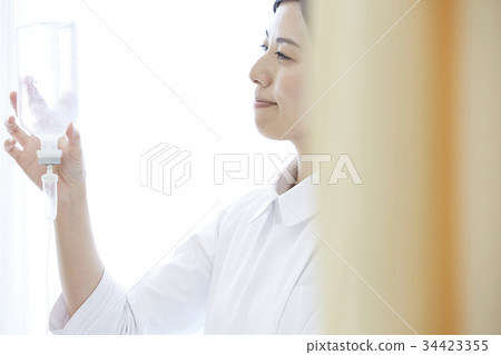 護士滴水肖像 34423355