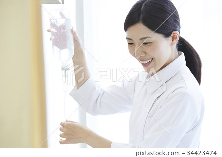 Nurse drip portrait Nurse drip portrait 34423474