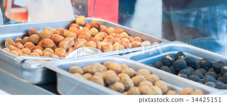 Fried olive ascolane . Typical regional dish Fried olive ascolane . Typical regional dish 34425151