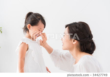 Parents and children playing indoors 34427749