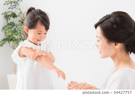 Child skin care Child skin care 34427757