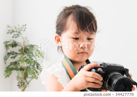 A girl with a camera 34427770