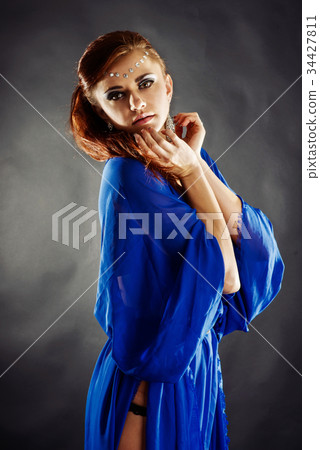 Fashion Woman Portrait Fashion Woman Portrait 34427811