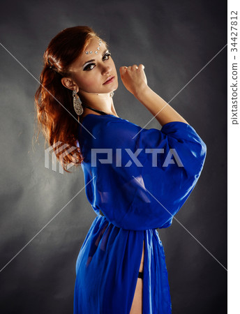 Fashion Woman Portrait Fashion Woman Portrait 34427812