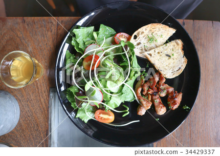 fried pork salad or fried pork with bread  34429337
