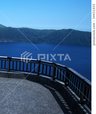 摩週湖染成深藍色 34431935