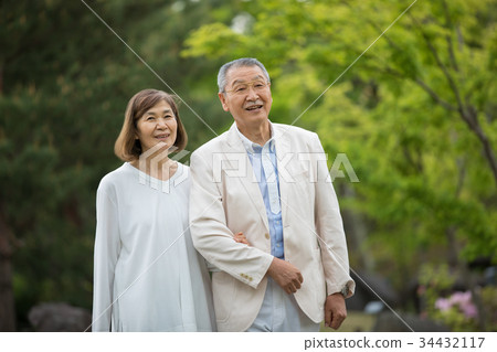 旅行資深夫婦觀光的第二生活圖像 34432117